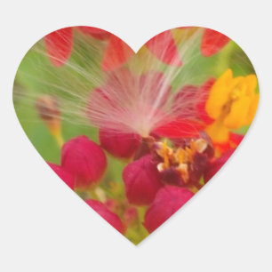 Schöne, farbenfrohe Blüte mit Milkweed Art Printin Herz-Aufkleber