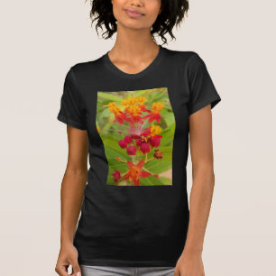 Schöne, farbenfrohe Blüte mit Milkweed Art Printin T-Shirt