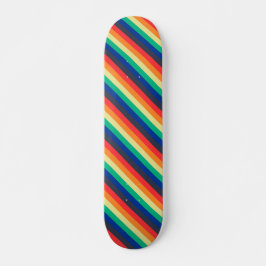 Schöne farbenfrohe Diagonalstreifen Skateboard