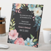 Schöne farbenfrohe Hochzeit der Flora Sockelschild (In Situ)