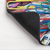 Schöne farbige Büroklammern Mousepad (Ecke)