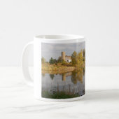 Schöne Farm reflektiert im Teich Kaffeetasse (Vorderseite Links)