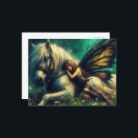 Schöne Fee auf einem Pferd Postkarte<br><div class="desc">Eine schöne Fee schlief auf einem moosbewachsenen Fach im Wald ein und benutzte ihr Pferd als Kissen</div>