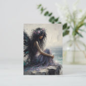 Schöne Fee auf einer Klippe Lila Postkarte (Stehend Vorderseite)