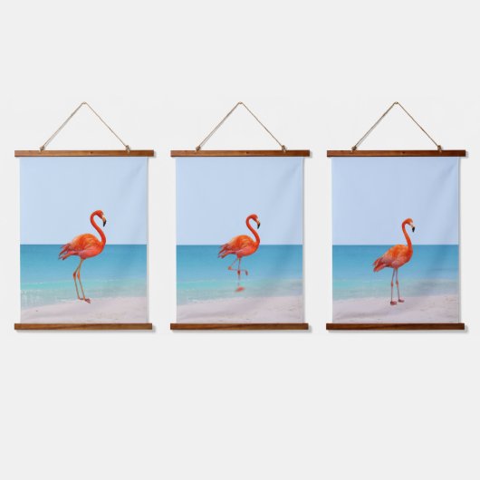 Schöne Flamingos am Strand Wandteppich Mit Holzrahmen (Dreifach)