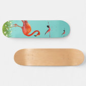 Schöne Flamingos auf hell türkisblau Skateboard (Horizontal)
