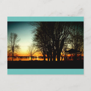 Schöne Fotobandstand und See bei Sonnenuntergang Postkarte