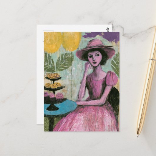 Schöne Frau an dem Cupcake-Tisch Postkarte (Vorderseite/Rückseite Beispiel)