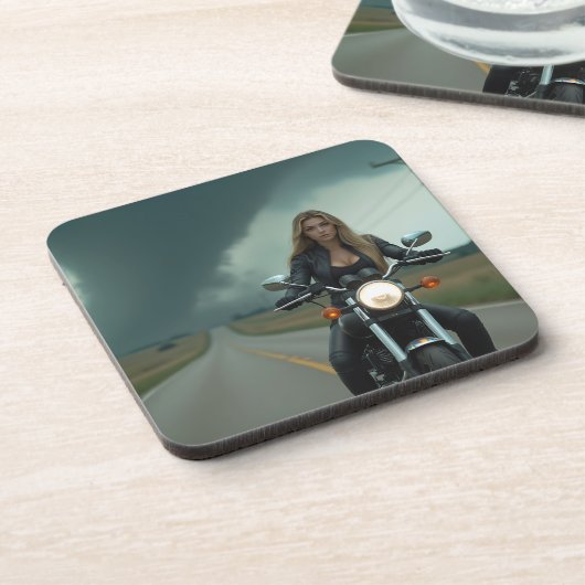 Schöne Frau auf Motorrad \ Tornado Getränkeuntersetzer (Linke Seite)