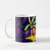 Schöne Frau, die den Dschungel mit Leopard spazier Kaffeetasse (Links)