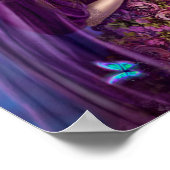 Schöne Frau Fee und blaue Schmetterlinge. Famtas Poster (Ecke)