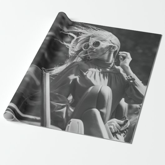 Schöne Frau in Cabriolet Geschenkpapier (Ungerollt)