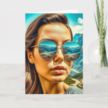 Schöne Frau in Sonnenbrille Reflectoine