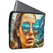 Schöne Frau in Sonnenbrille Reflectoine Laptopschutzhülle (Vorne Rechts)