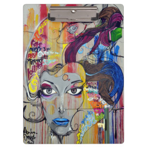 Schöne Frau mit blauen LippenGraffiti Klemmbrett