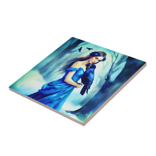 Schöne Frau mit einem Raben in einem Schneewald Fliese (Seite)