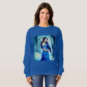 Schöne Frau mit einem Raben in einem Schneewald Sweatshirt (Vorne ganz)