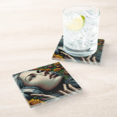 Schöne Frau mit Kopfhörern in Sonnenblumen Glasuntersetzer (Schrägansicht)