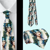 Schöne Frau mit Peacock Feathers Neck Tie Krawatte