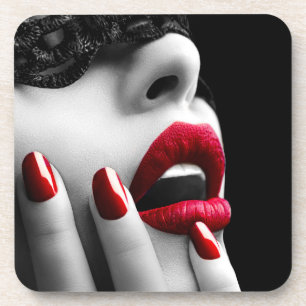 Schöne Frau mit schwarzer Maske Getränkeuntersetzer