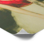 Schöne Frau mit Tattoos und einem Apfel Poster (Ecke)