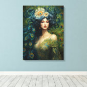 Schöne Frau umgeben von Pfauenfedern Leinwanddruck (Insitu (Holzboden))