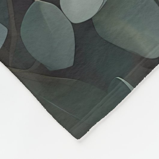 Schöne Frau unter Eukalyptus-Blätter Fleecedecke (Ecke)