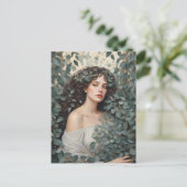 Schöne Frau unter Eukalyptus-Blätter Postkarte (Stehend Vorderseite)