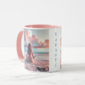 Schöne Frauen meditieren auf Beach Blank Tasse (Vorderseite Links)