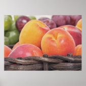 Schöne frische Früchte in einem Korb Poster (Vorne)