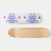 Schöne Frühlingsblumen und Bienen fliegen - Zeichn Skateboard (Horizontal)