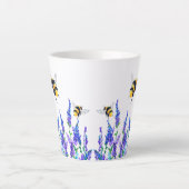 Schöne Frühlingsblumen und Bienen Latte Tasse (Vorderseite)