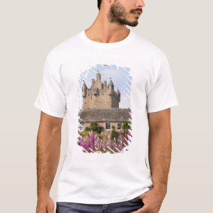 Schöne Gärten und berühmtes Schloss in Schottland T-Shirt