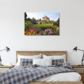 Schöne Gärten und das berühmte Schloss Leinwanddruck (Insitu (Schlafzimmer))