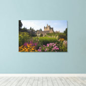 Schöne Gärten und das berühmte Schloss Leinwanddruck (Insitu (Holzboden))