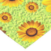 Schöne gelbe Blumen auf abstraktem Grün Kurzer Tischläufer (Ecke)