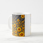 Schöne gelbe Blumen auf grauen, schwarzen Streifen Kaffeetasse (Vorderseite Links)