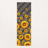 Schöne gelbe Blumen auf grauen, schwarzen Streifen Yogamatte (Vorderseite)