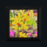 Schöne gelbe Herbstorchideen Schmuckschachtel<br><div class="desc">Schöne gelbe Orchideen schöne gelbe Orchideen Blossom Blume. Foto von Sandy Closs Great für alle Jahreszeiten Frühjahr Sommer Winter und Herbst. tropische,  moderne,  Herbst,  Blume,  Blume,  Blumen,  Frühling,  Orchideen,  Garten,  Hochzeit,  Hochzeiten, </div>