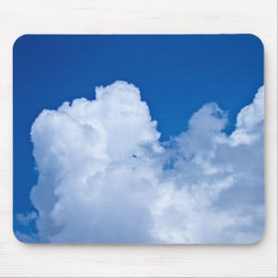 Schöne geschwollene Wolken im blauen Himmel Mousepad