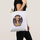 Schöne Giraffe umgeben von Blume Tasche (Von Nahem)