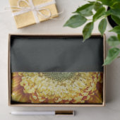 Schöne Goldblume im schwarzen Hintergrund Seidenpapier (Geschenk)
