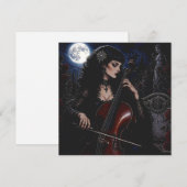 Schöne gotische Schönheit beim Cellospielen  (Vorne/Hinten)