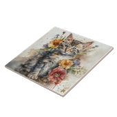 Schöne graue Katze umgeben von Blume Fliese (Seite)
