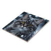 Schöne graue Tabby Katze im Schnee Fliese (Seite)