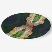 Schöne grüne Ästhetik gegen die Geode inspiriert Pappteller (Schrägansicht)