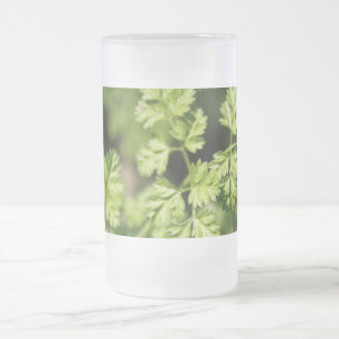 Schöne grüne Frühlingsstifte Blätter Mattglas Bierglas