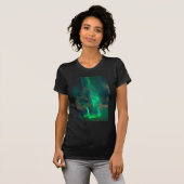 Schöne grüne Nordlichter mit Wolken T-Shirt (Vorne ganz)