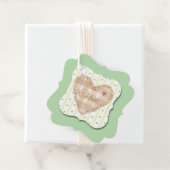 Schöne grüne Umgebung mit modernem und herzlichem  Geschenkanhänger (Beispiel)