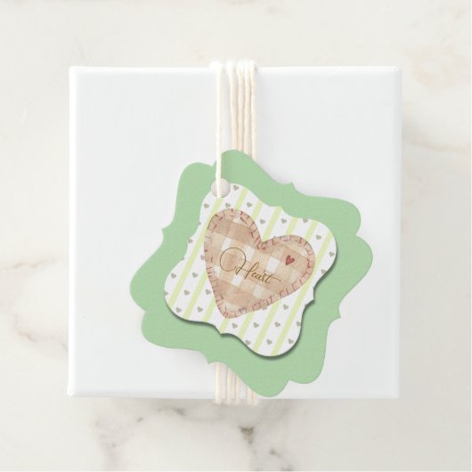 Schöne grüne Umgebung mit modernem und herzlichem  Geschenkanhänger (Beispiel)